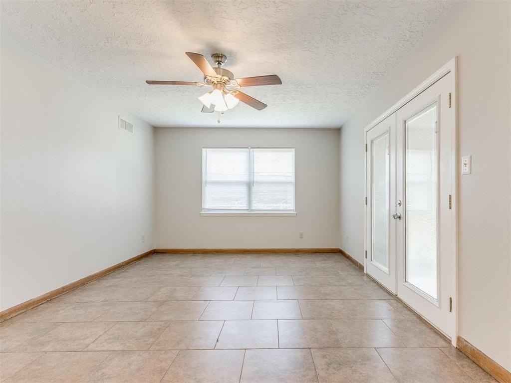 306 S Mercedes Dr - Photo 5 of 22