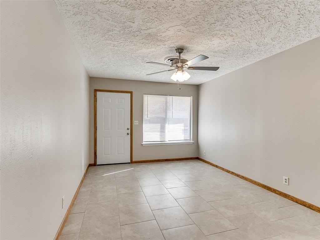 214 Thompson Dr - Photo 3 of 23