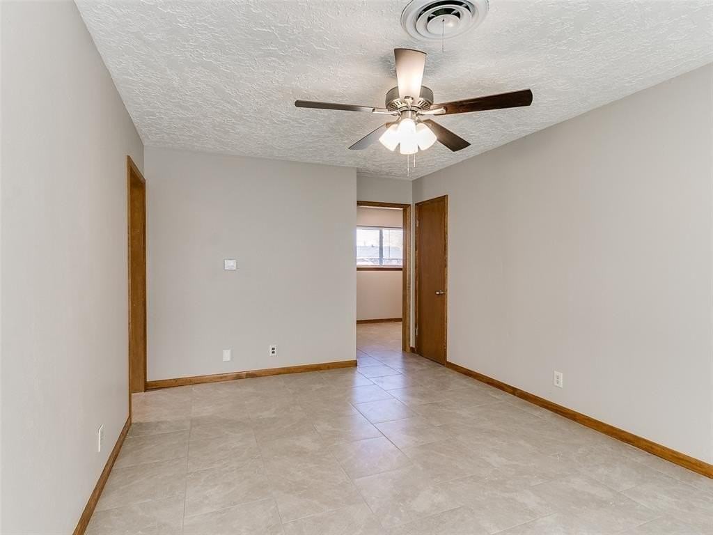 214 Thompson Dr - Photo 4 of 23