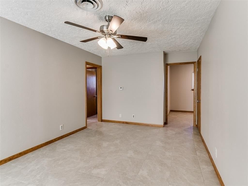 214 Thompson Dr - Photo 5 of 23