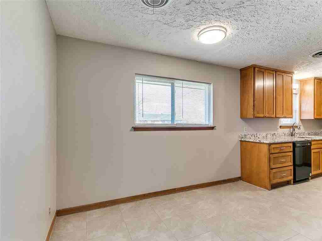 214 Thompson Dr - Photo 6 of 23