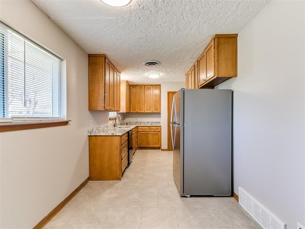 214 Thompson Dr - Photo 7 of 23