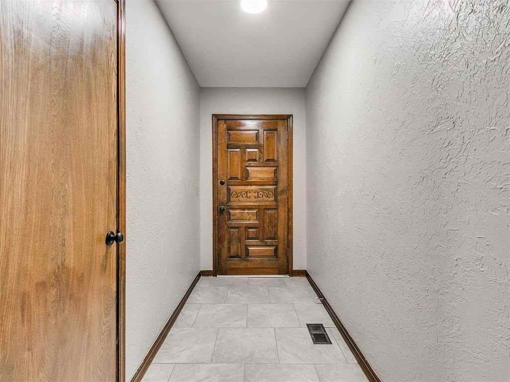 1213 Westbrooke Ter - Photo 2 of 28