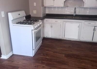 2107 Hardin Dr - Photo 3 of 10