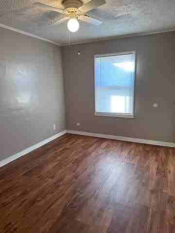 2107 Hardin Dr - Photo 5 of 10