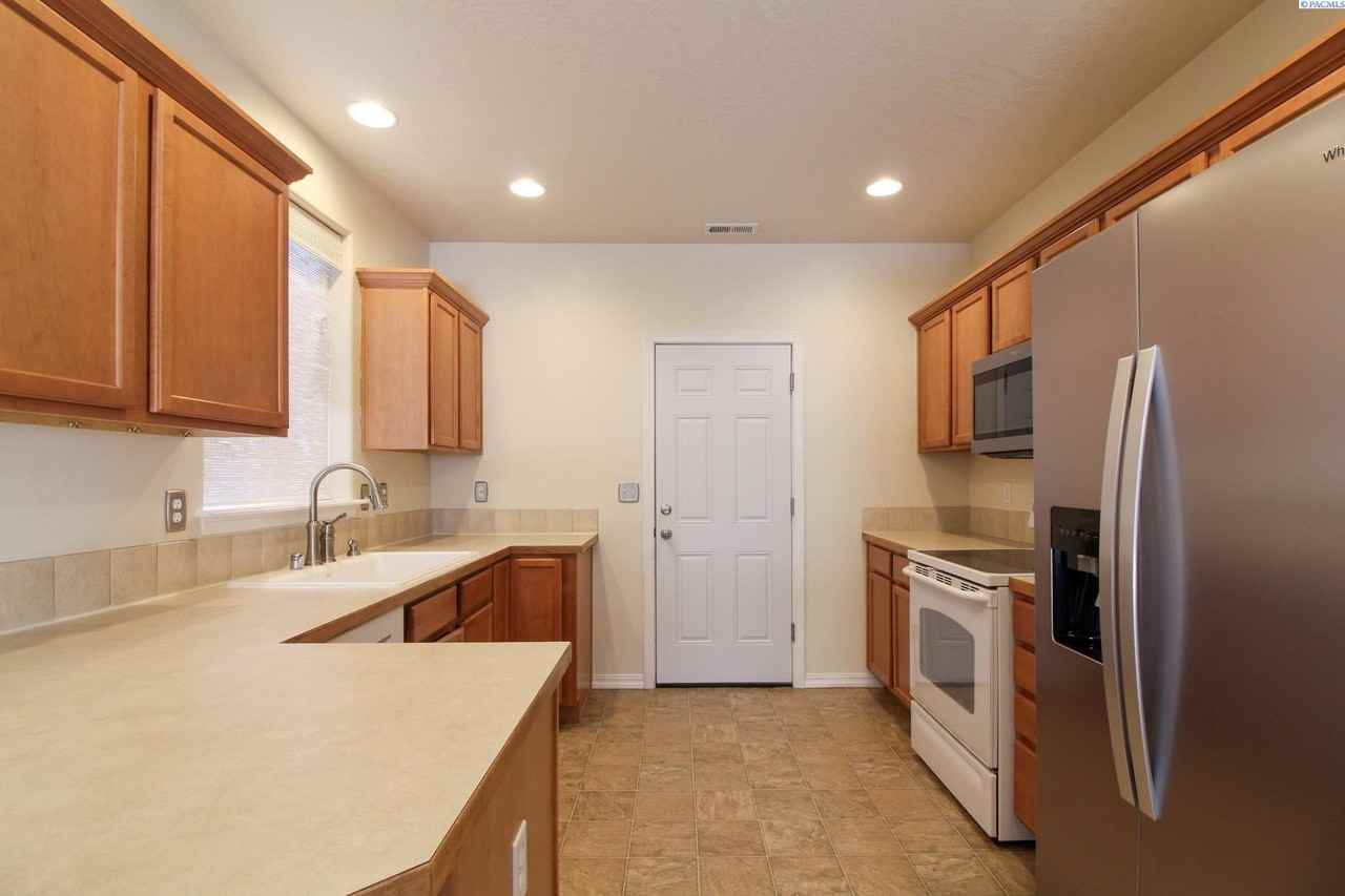 5241 Chris St - Photo 3 of 20