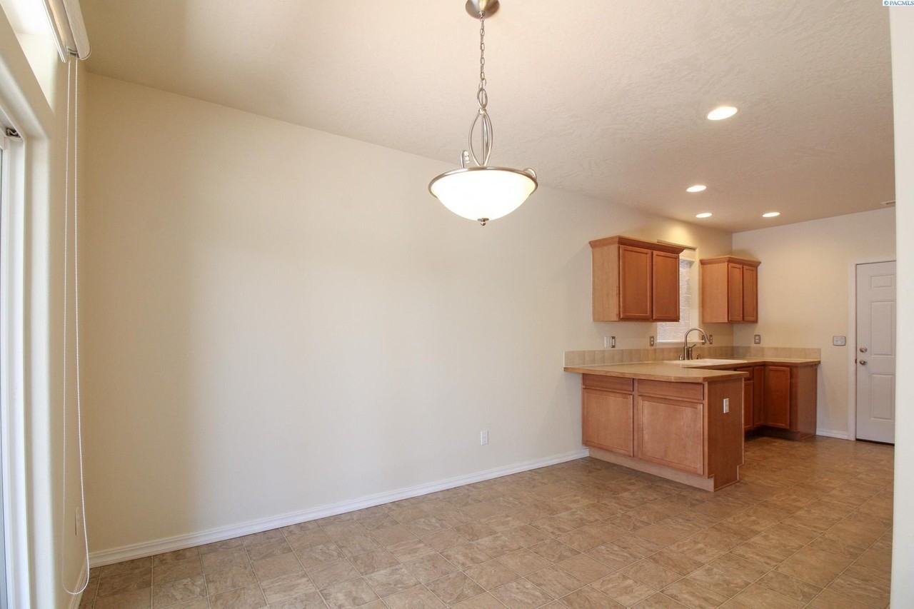 5241 Chris St - Photo 5 of 20