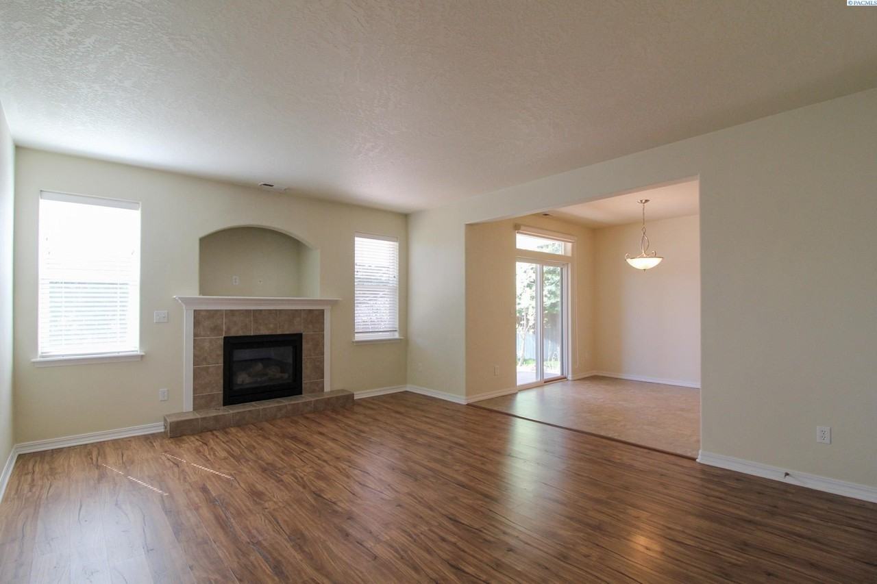 5241 Chris St - Photo 6 of 20