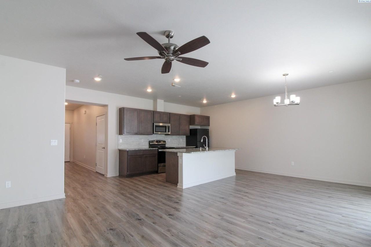 525 S Quillan Ct - Photo 4 of 20