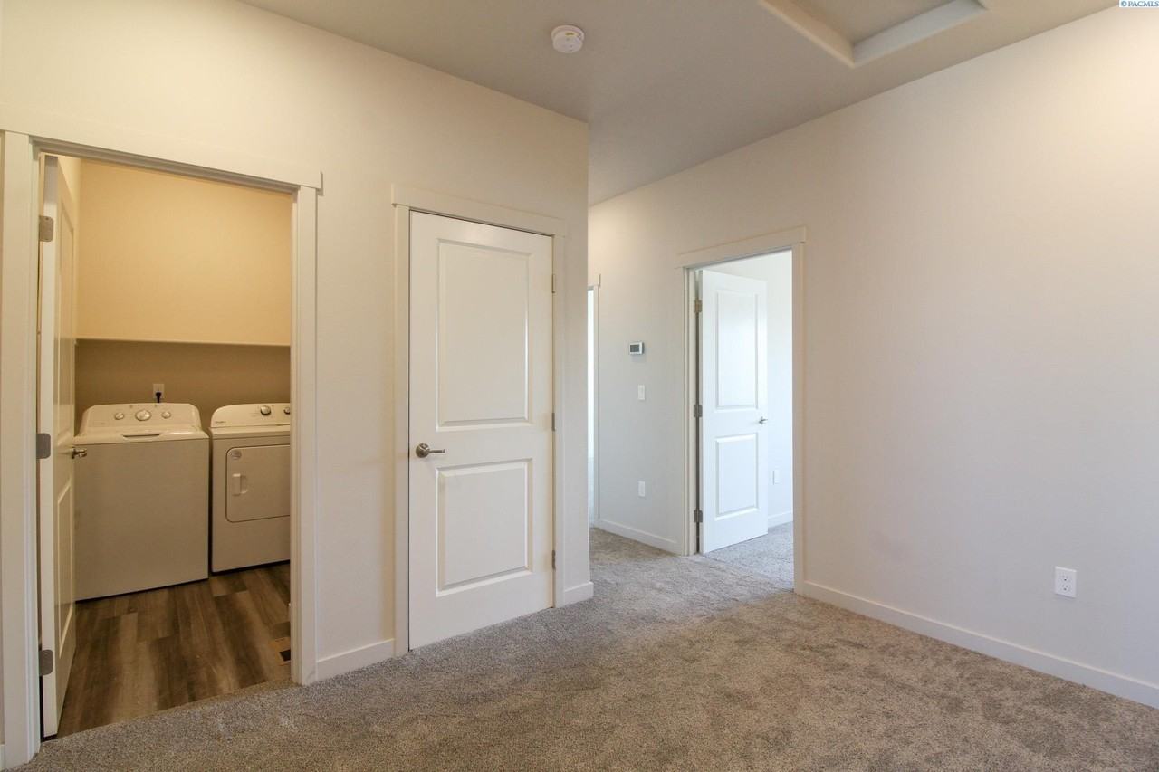 525 S Quillan Ct - Photo 7 of 20