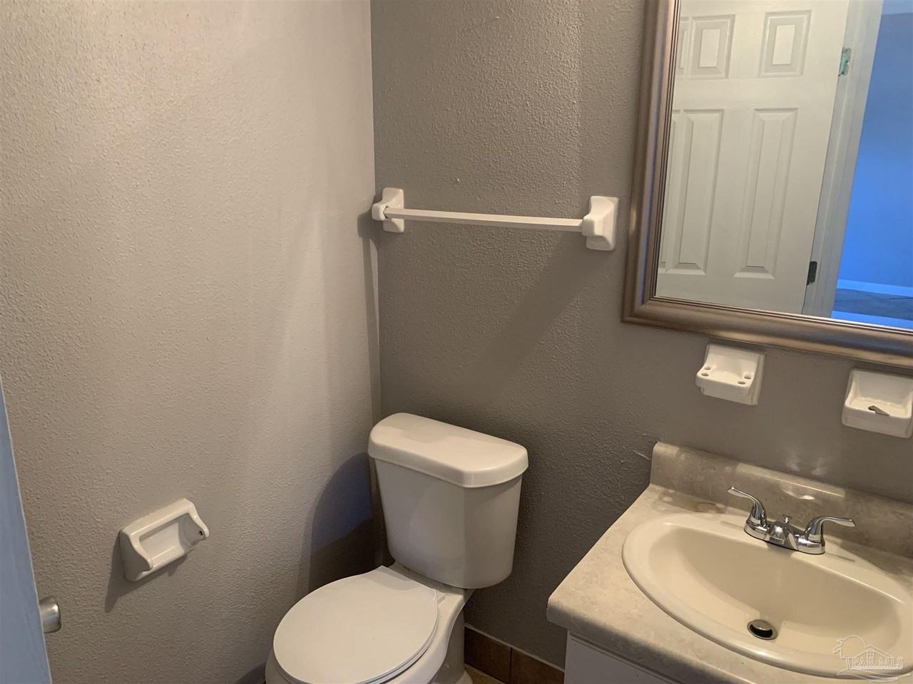 811 Massachusetts Ave - Photo 3 of 14