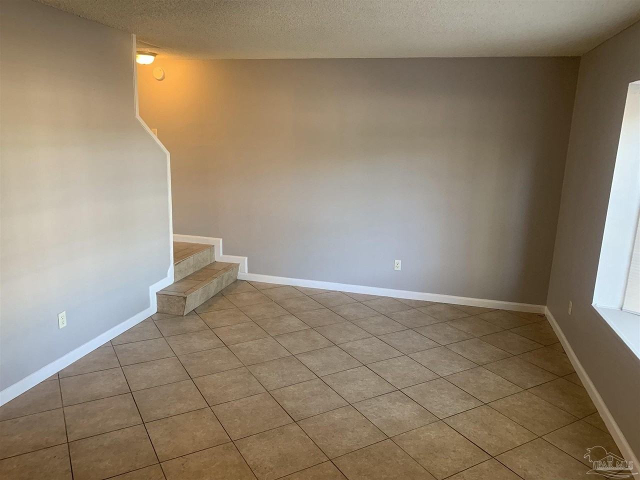 811 Massachusetts Ave - Photo 4 of 14