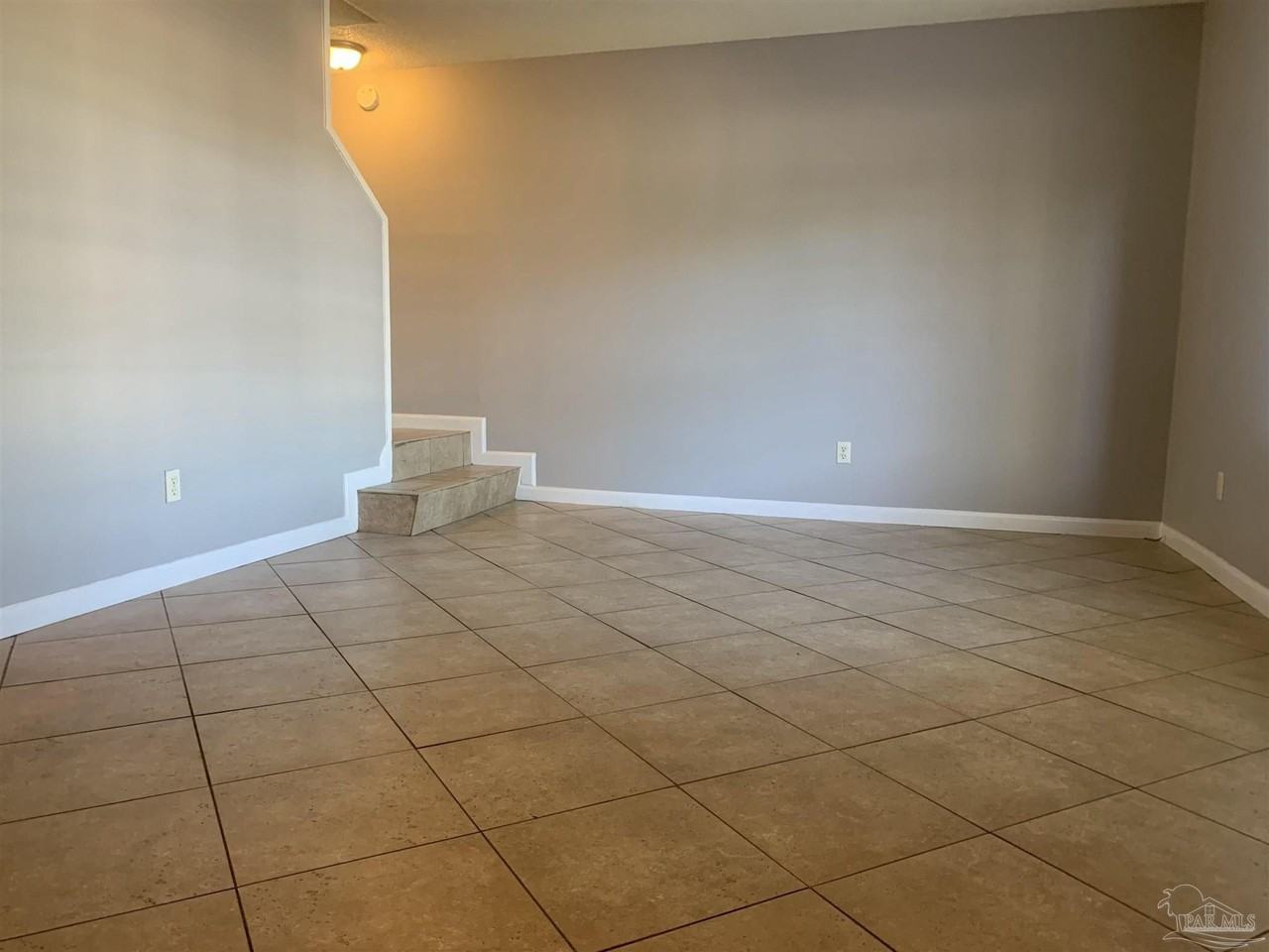 811 Massachusetts Ave - Photo 5 of 14