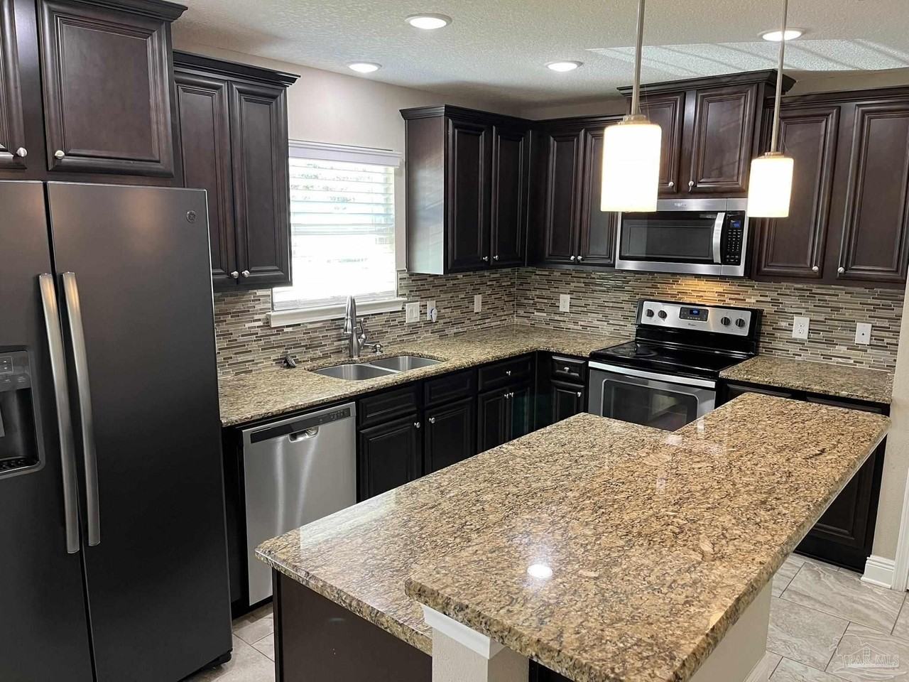 5892 Pendleton Ct - Photo 3 of 29