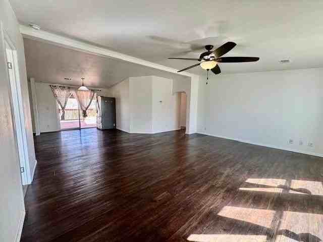 2401 Covey Ln - Photo 6 of 34