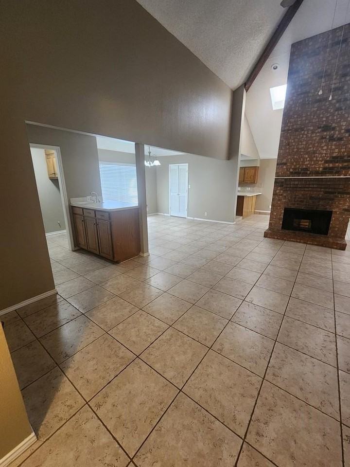 5303 Brazos Ct - Photo 4 of 27
