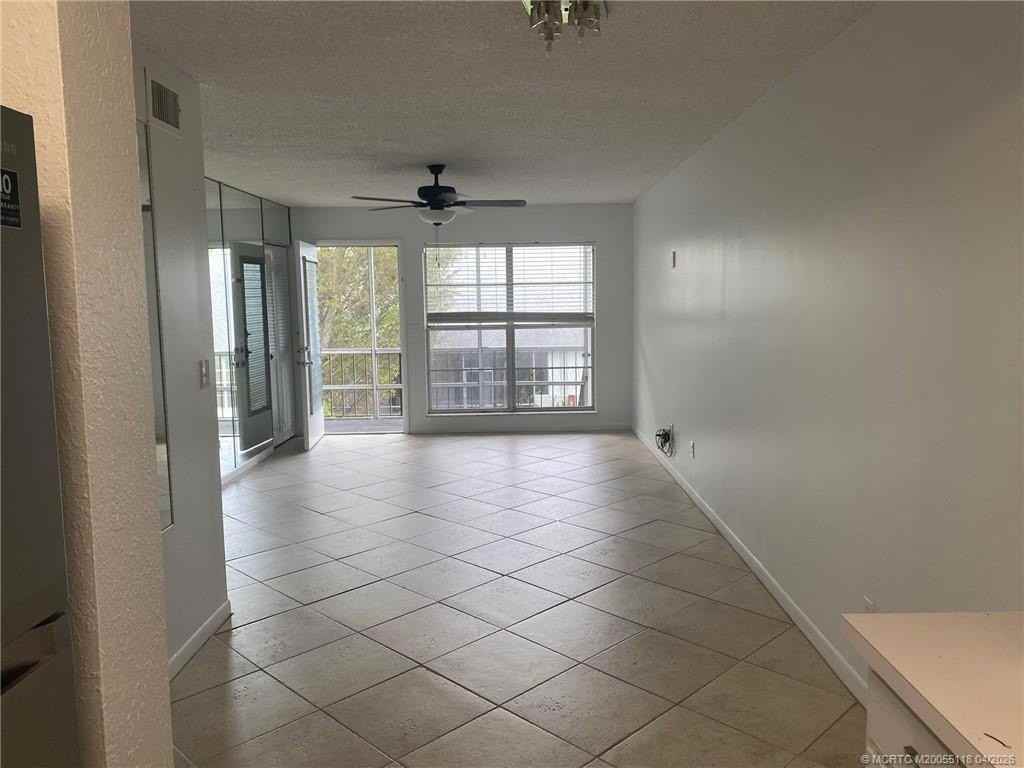 2118 Se Edler Dr #B - Photo 2 of 6