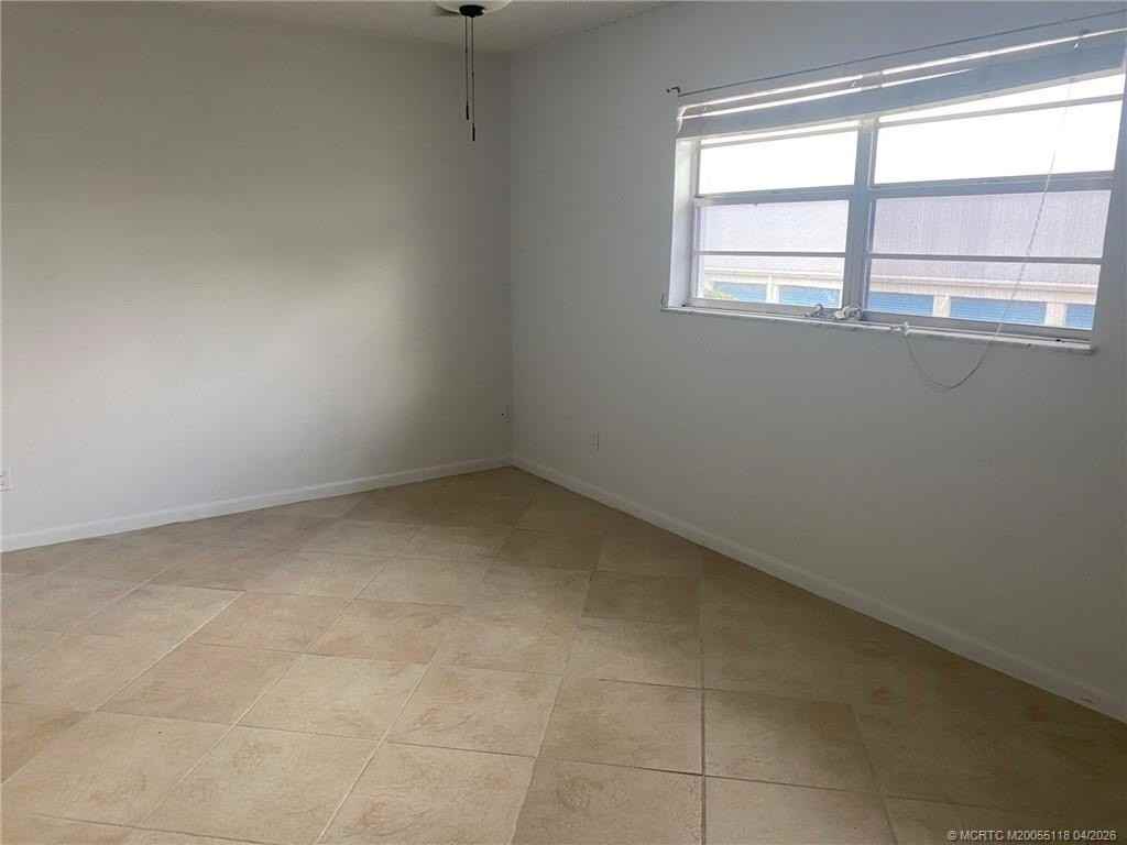 2118 Se Edler Dr #B - Photo 6 of 6