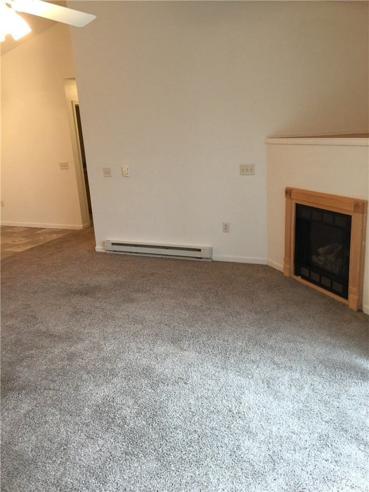 20 E John St #7 - Photo 2 of 10