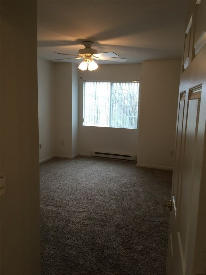 20 E John St #7 - Photo 3 of 10