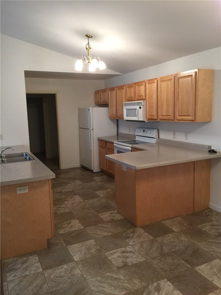 20 E John St #7 - Photo 5 of 10
