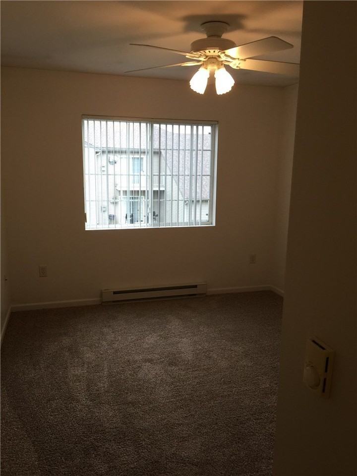 20 E John St #7 - Photo 7 of 10