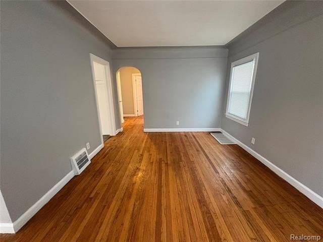 19479 Helen St - Photo 3 of 10