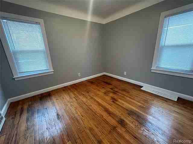 19479 Helen St - Photo 7 of 10