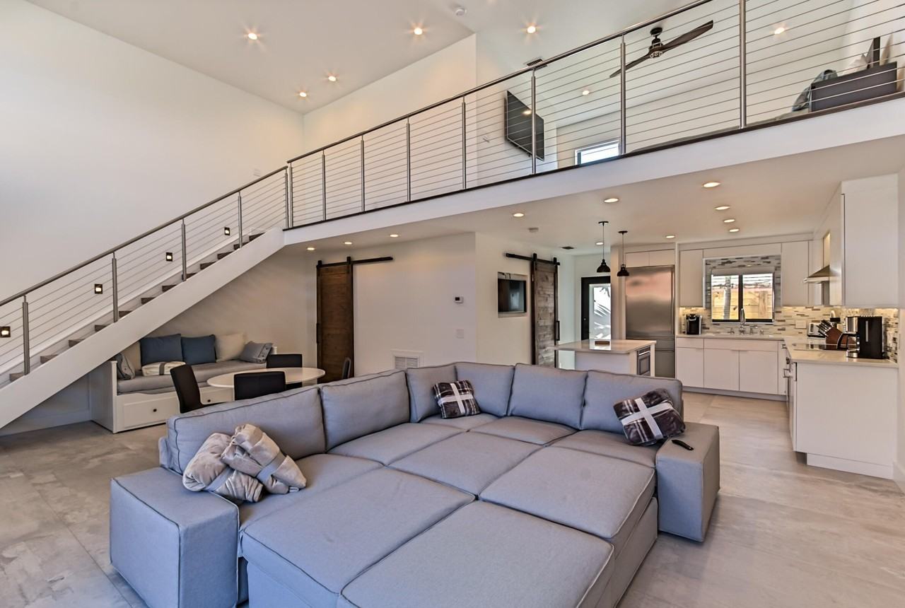 1955 Ne 4th St - Photo 2 of 40