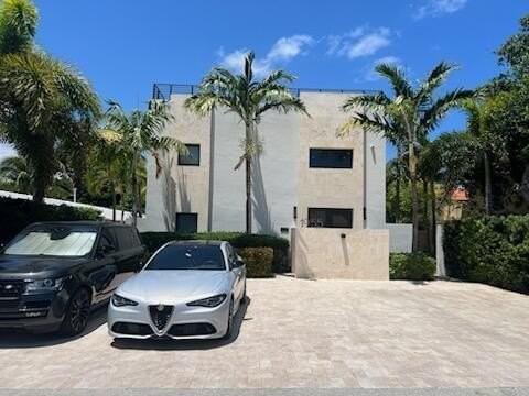 1955 Ne 4th St - Photo 3 of 40