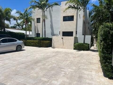 1955 Ne 4th St - Photo 4 of 40