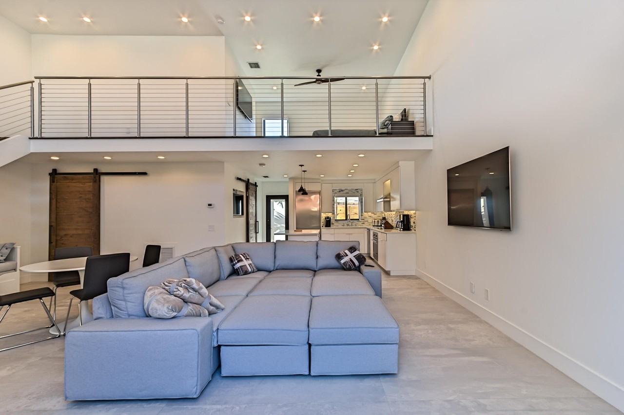 1955 Ne 4th St - Photo 7 of 40