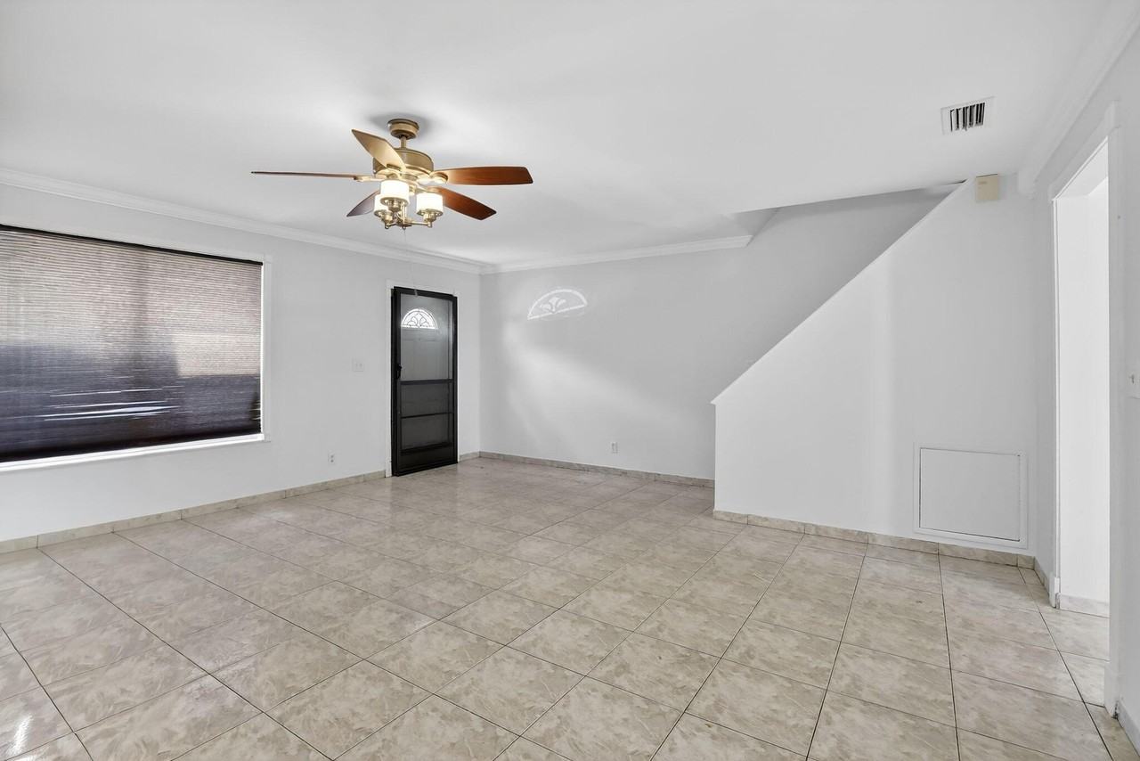 5514 Sw 44th Ter - Photo 7 of 39