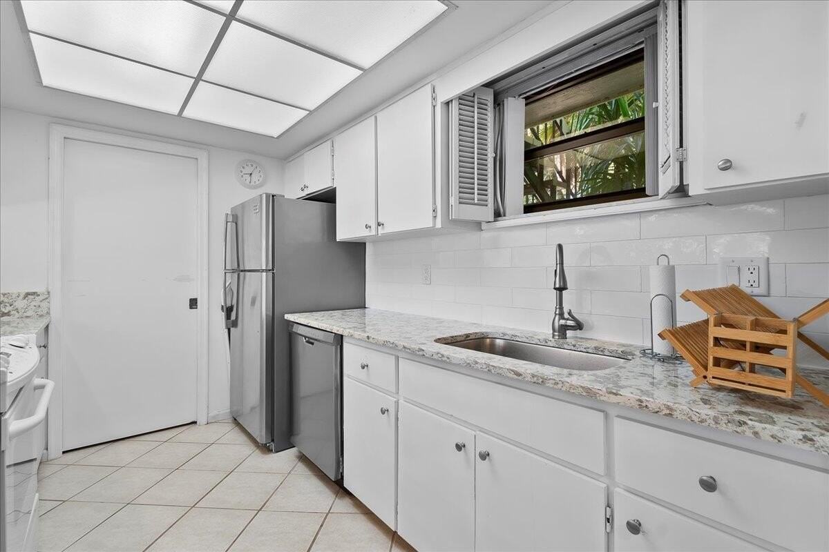 11863 Wimbledon Cir #446 - Photo 5 of 46