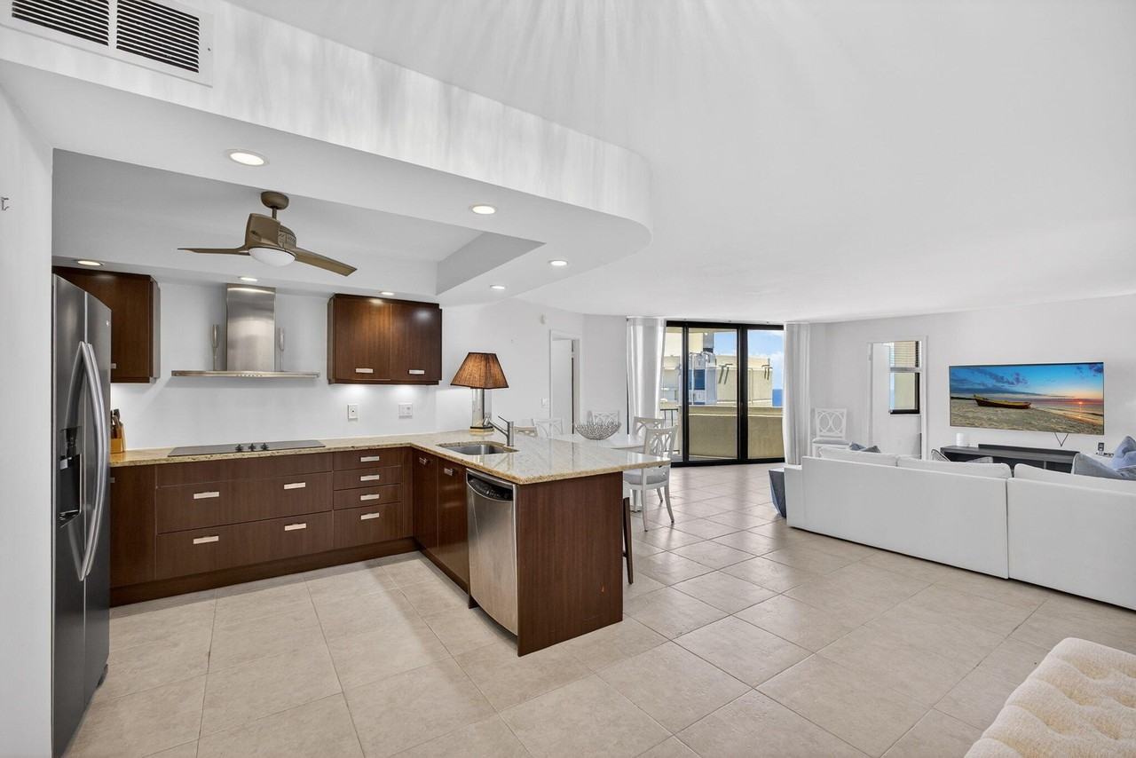 2800 N Ocean Dr #B24D - Photo 2 of 50