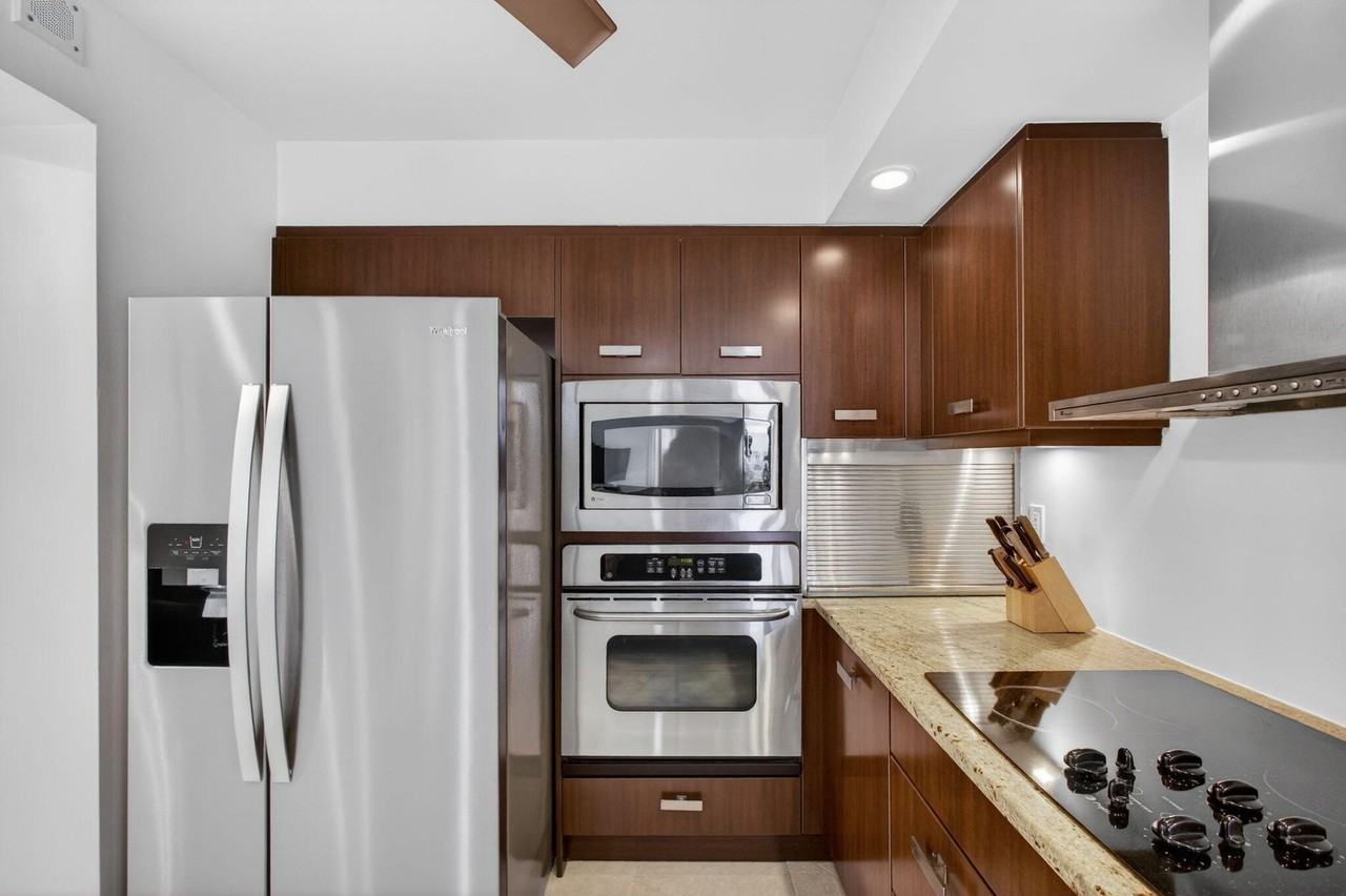 2800 N Ocean Dr #B24D - Photo 3 of 50