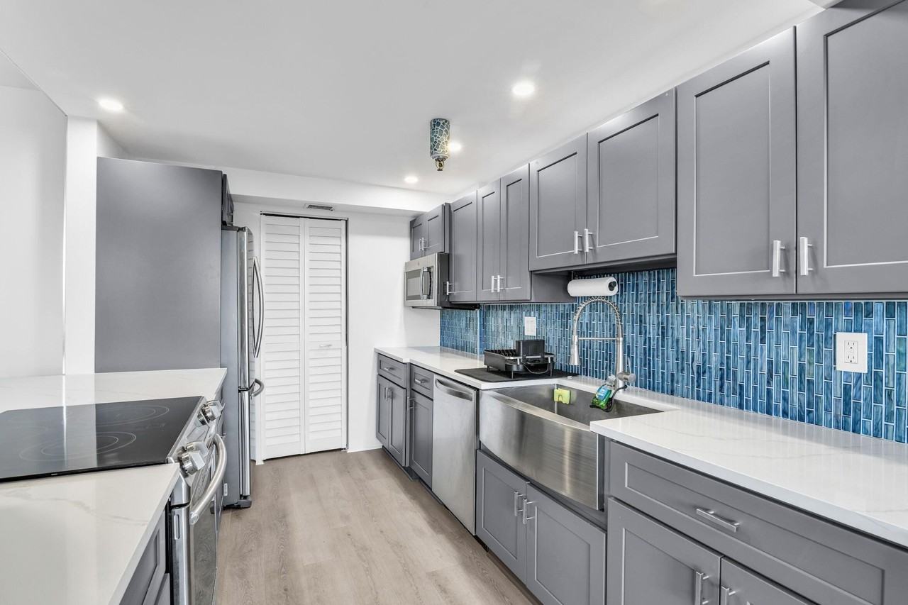 859 Jeffery St #5090 - Photo 4 of 50