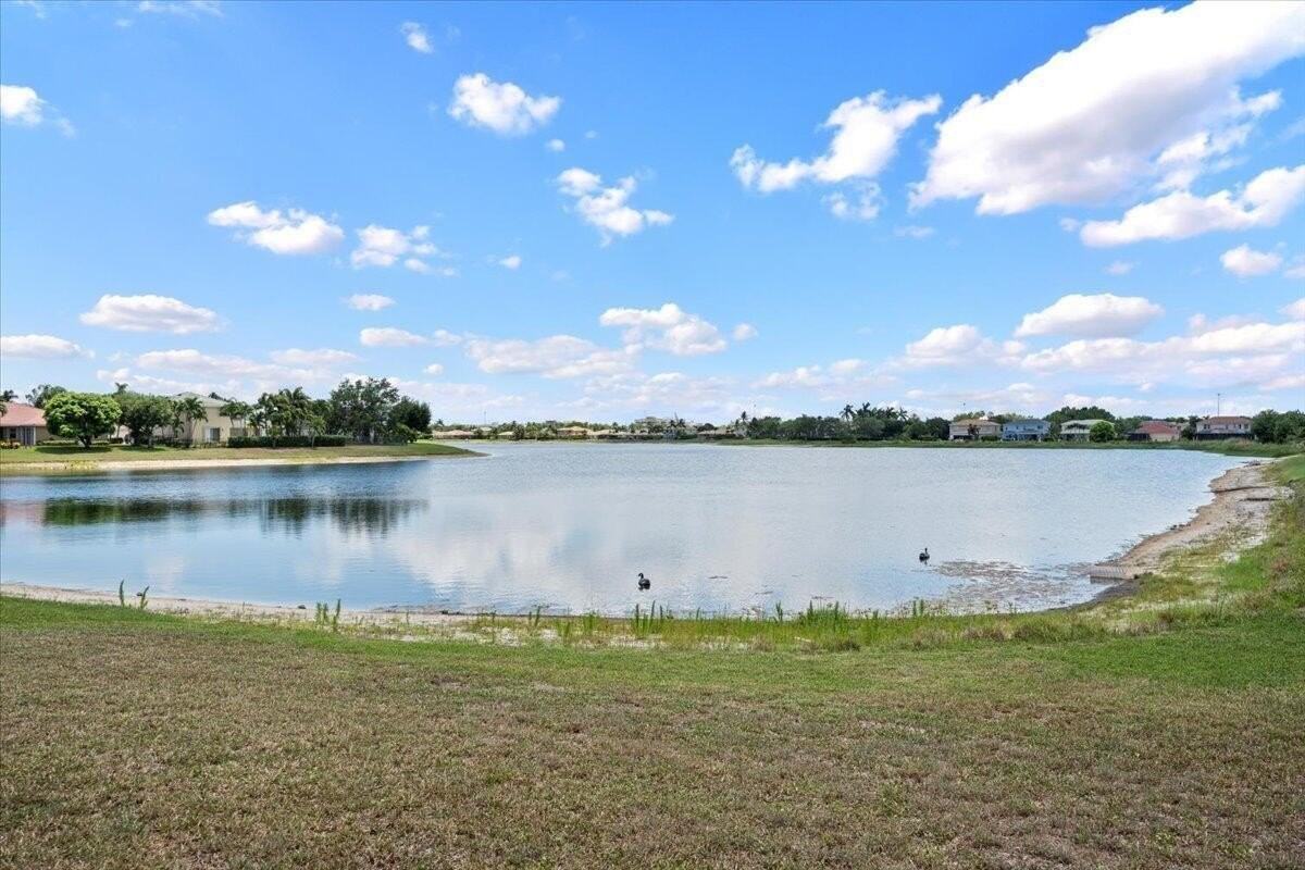 1575 Newhaven Point Ln - Photo 6 of 31