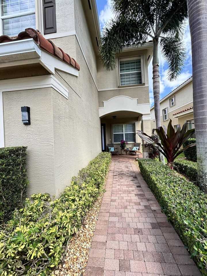 8219 Calabria Lakes Dr - Photo 3 of 50