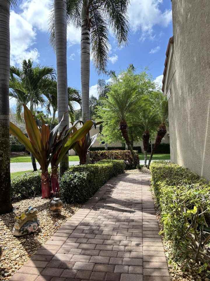 8219 Calabria Lakes Dr - Photo 5 of 50