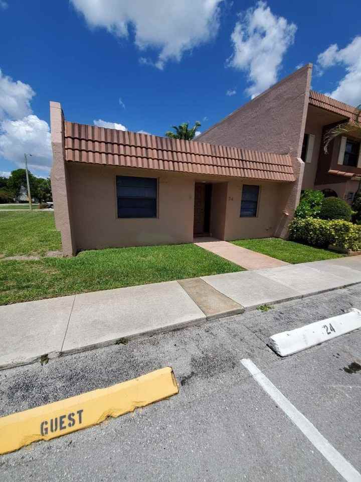 24 Laredo Pl