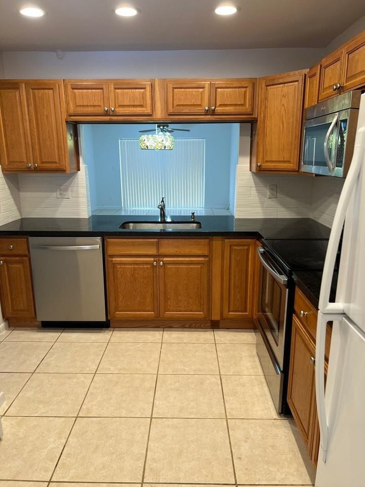 24 Laredo Pl - Photo 2 of 18