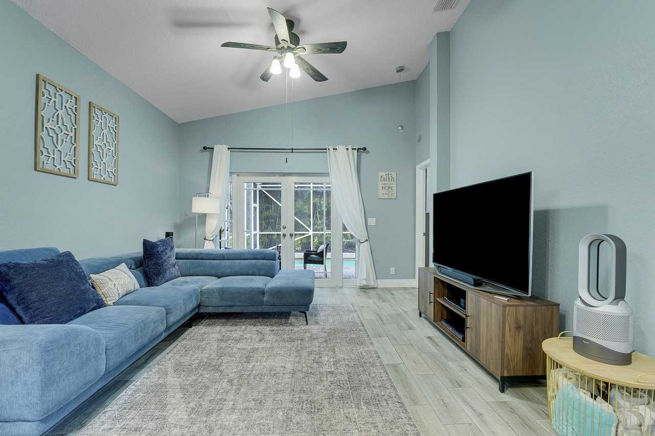 5959 Durango Dr - Photo 3 of 37