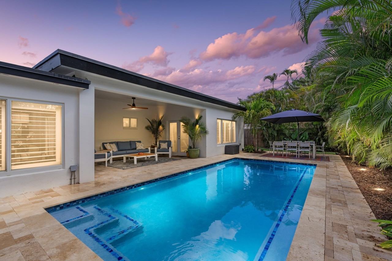 450 Ne 5th Cir - Photo 2 of 46