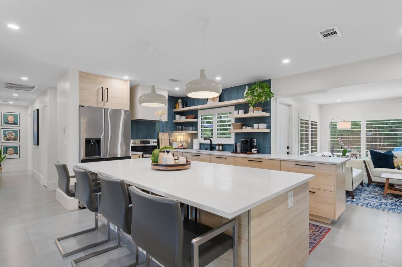 450 Ne 5th Cir - Photo 5 of 46