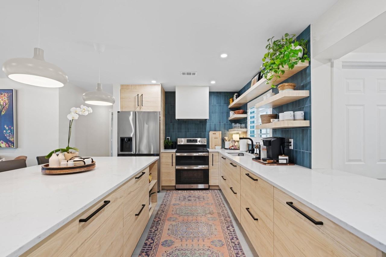 450 Ne 5th Cir - Photo 6 of 46