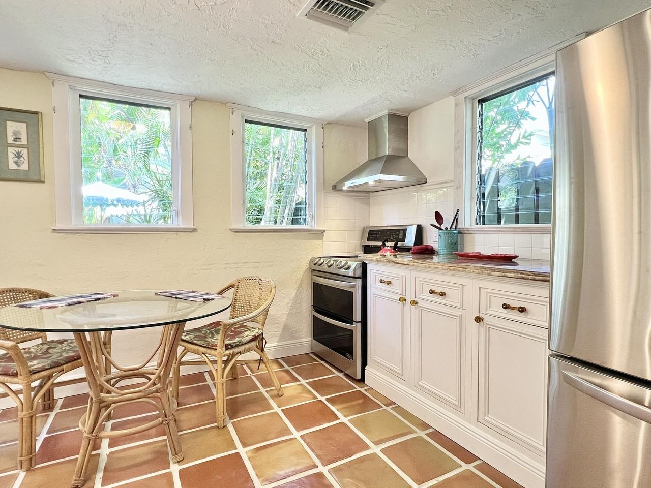 336 Monroe Dr Unit 2 - Photo 3 of 30