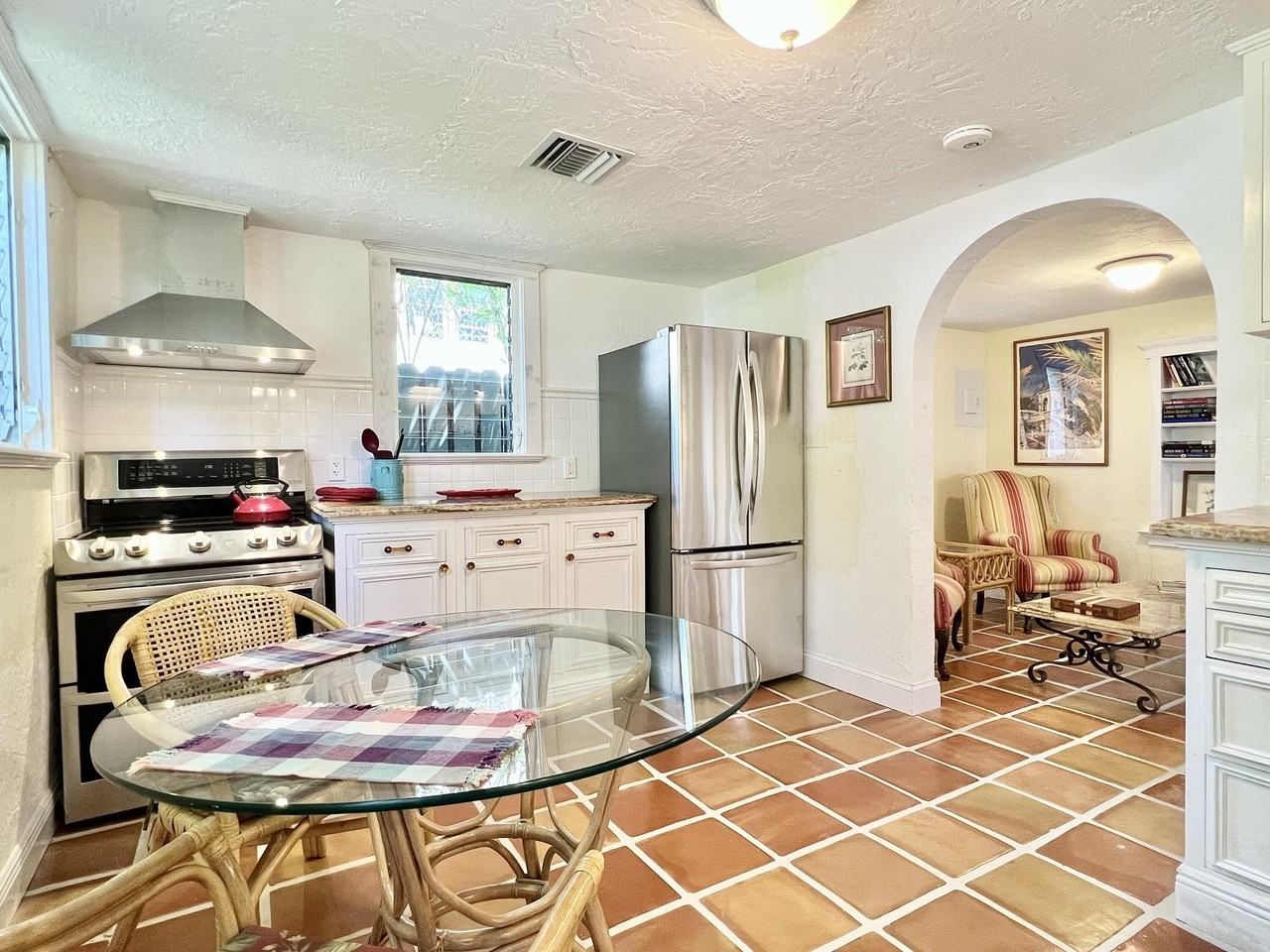 336 Monroe Dr Unit 2 - Photo 5 of 30