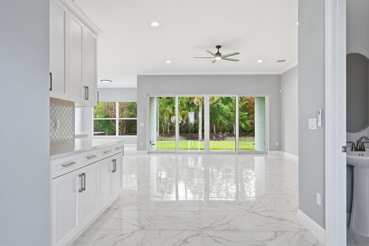 6391 High Pointe Cir - Photo 4 of 36