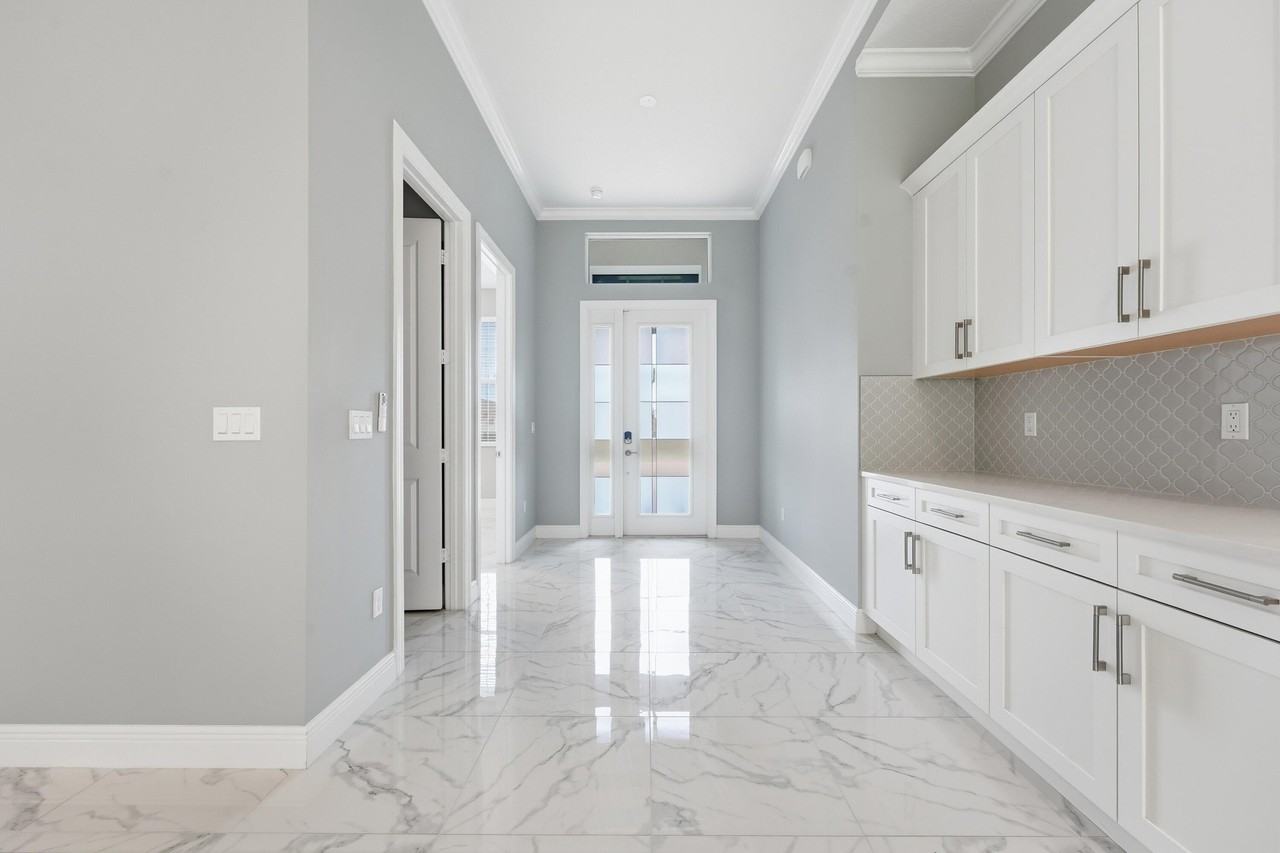 6391 High Pointe Cir - Photo 5 of 36